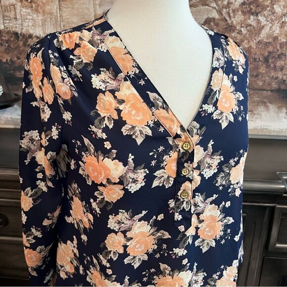 Rue21 Top Navy & Peach Floral size medium - Picture 2 of 7